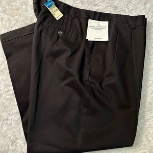 NWT EDDIE BAUER MENS BLACK PLEATED DRESS CHINOS 42X30
